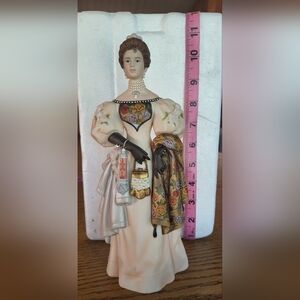 Vintage 2000 Avon Commemorative Mrs. Albee Award